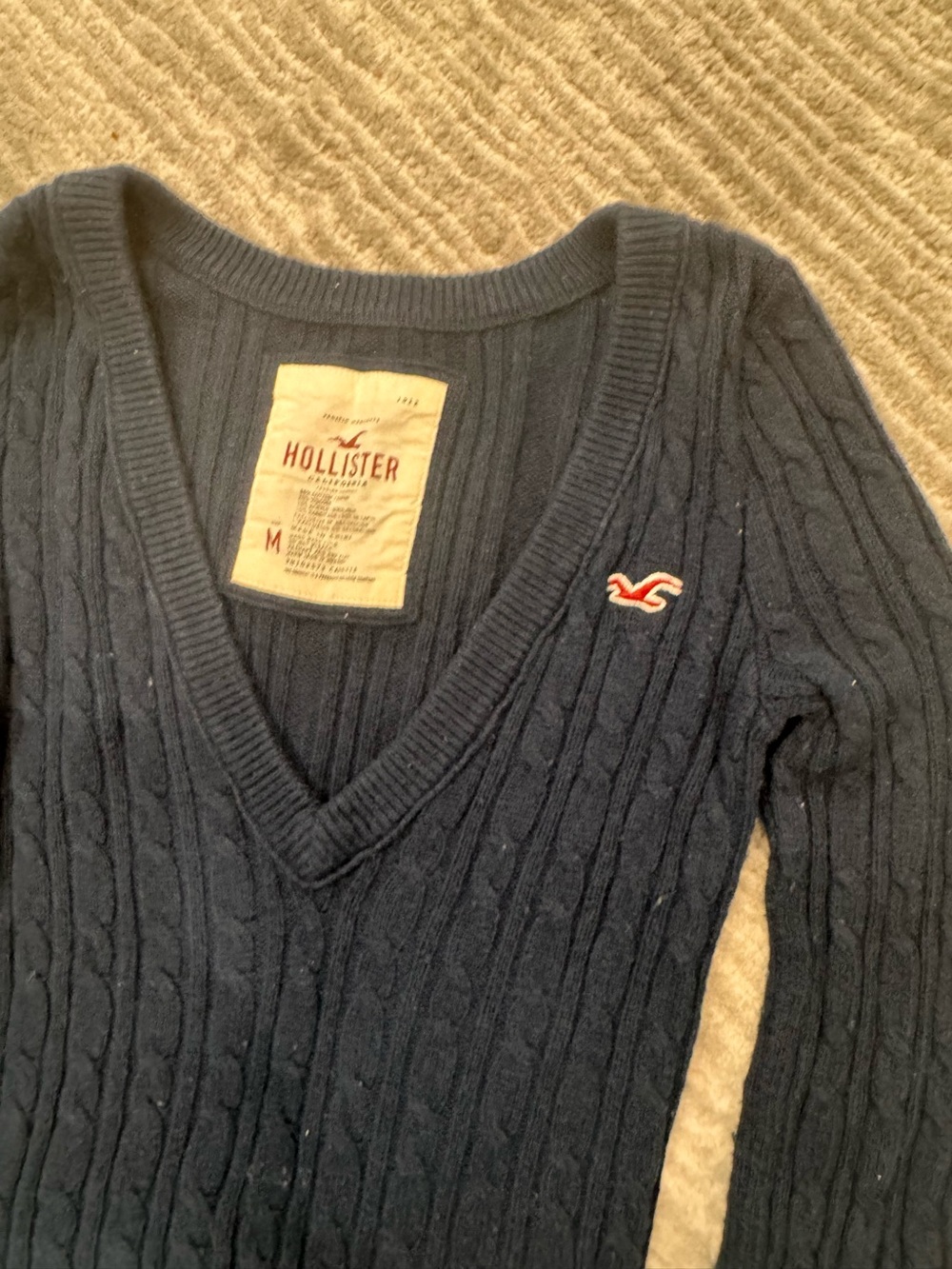 Vintage Hollister Women's Navy Cable Knit V-Neck Sweater - Picture 9 of 9